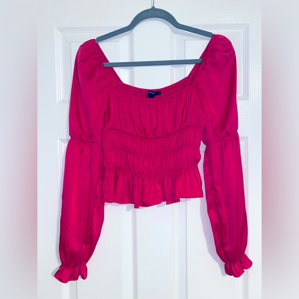 Forever 21 Hot Pink Ruched Long Sleeve Top in size Small. Barbie Pink.
